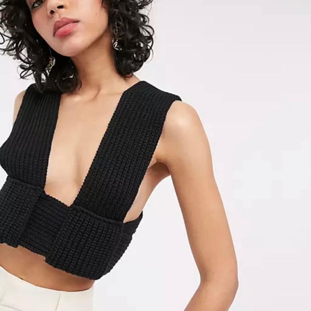 Simonettt black versatile top
